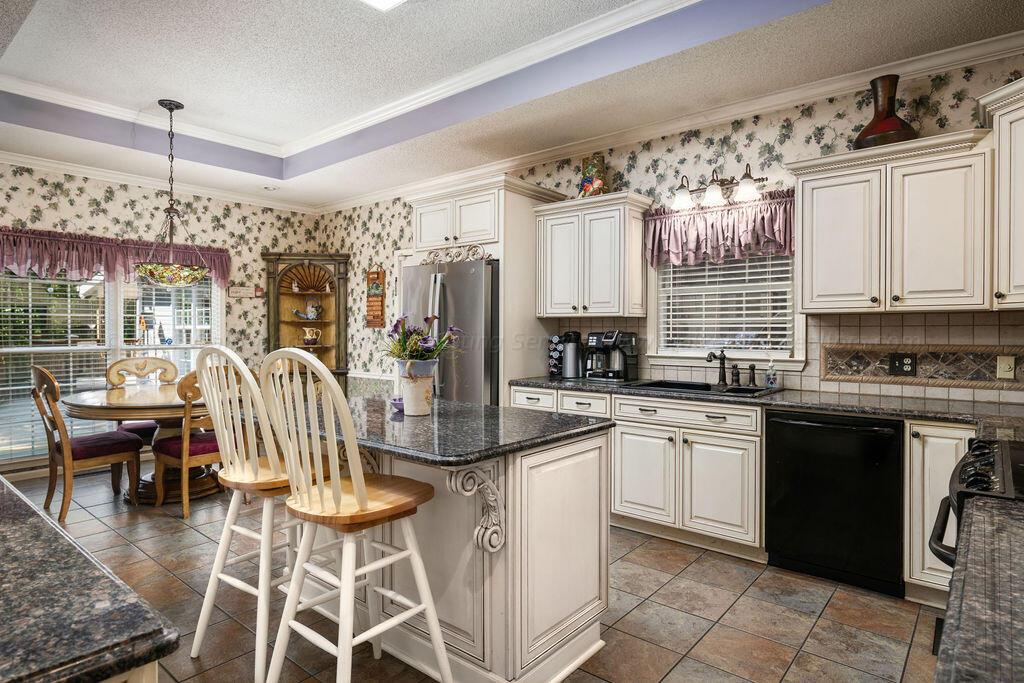 2206 OVERBOOK Dr