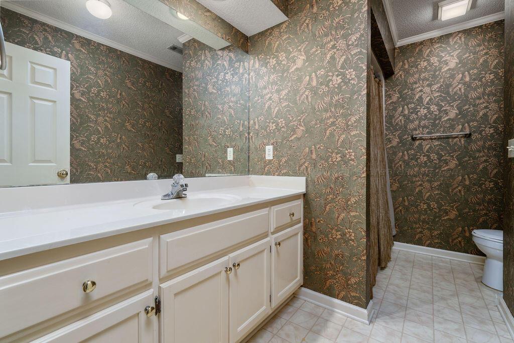 2206 OVERBOOK Dr