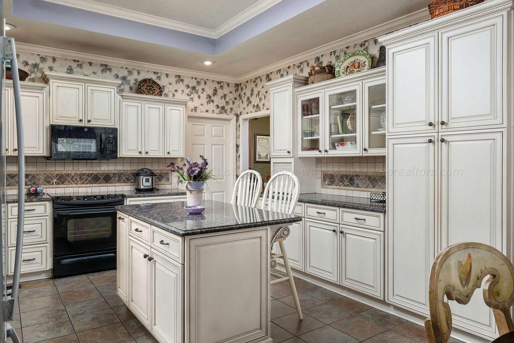 2206 OVERBOOK Dr