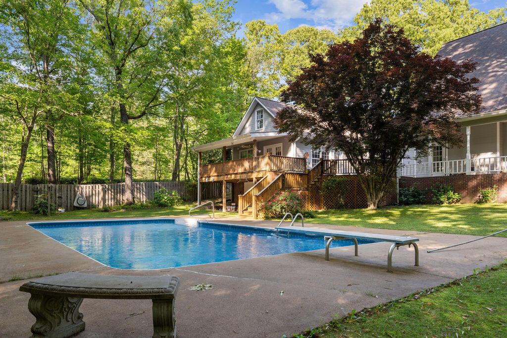 2206 OVERBOOK Dr