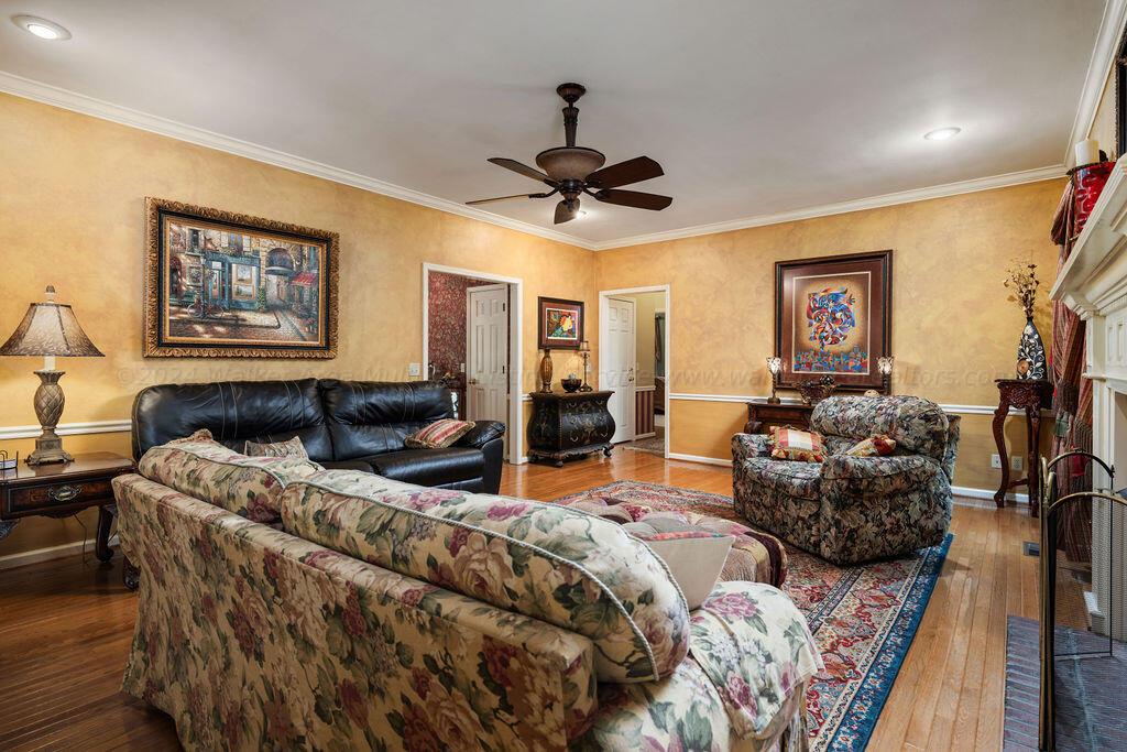 2206 OVERBOOK Dr