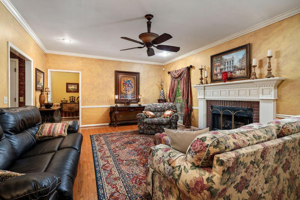 2206 OVERBOOK Dr