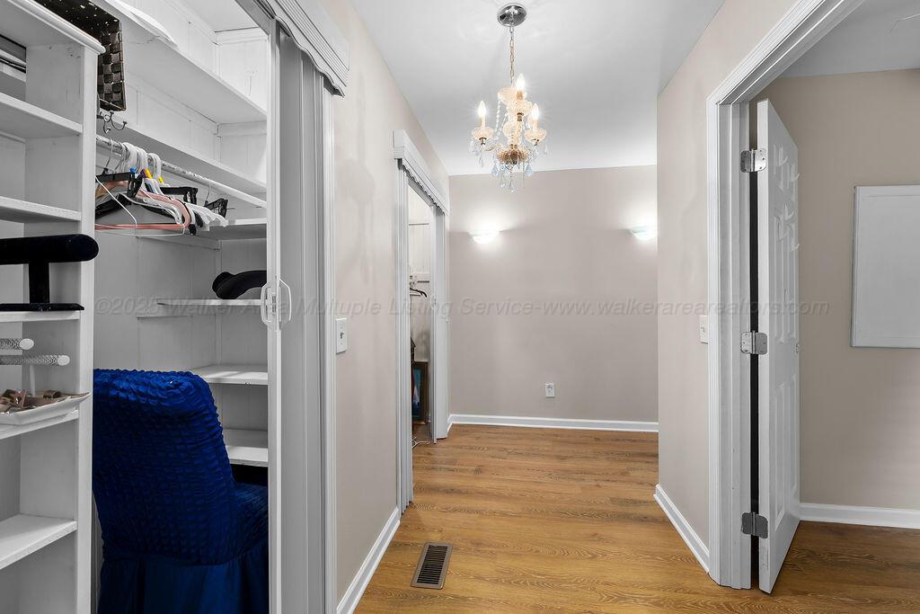 308 W 8TH St