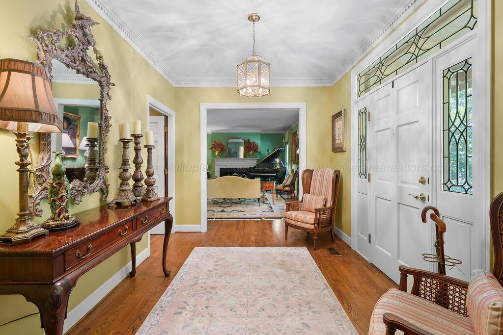 601 GLEN OAKS Cir