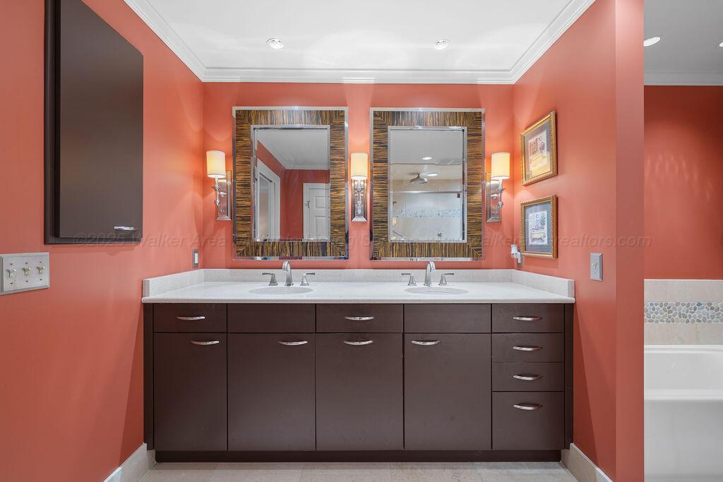 601 GLEN OAKS Cir