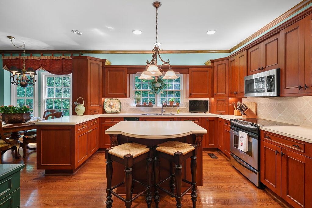 601 GLEN OAKS Cir