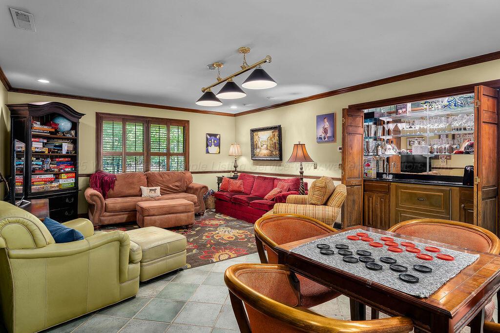 601 GLEN OAKS Cir