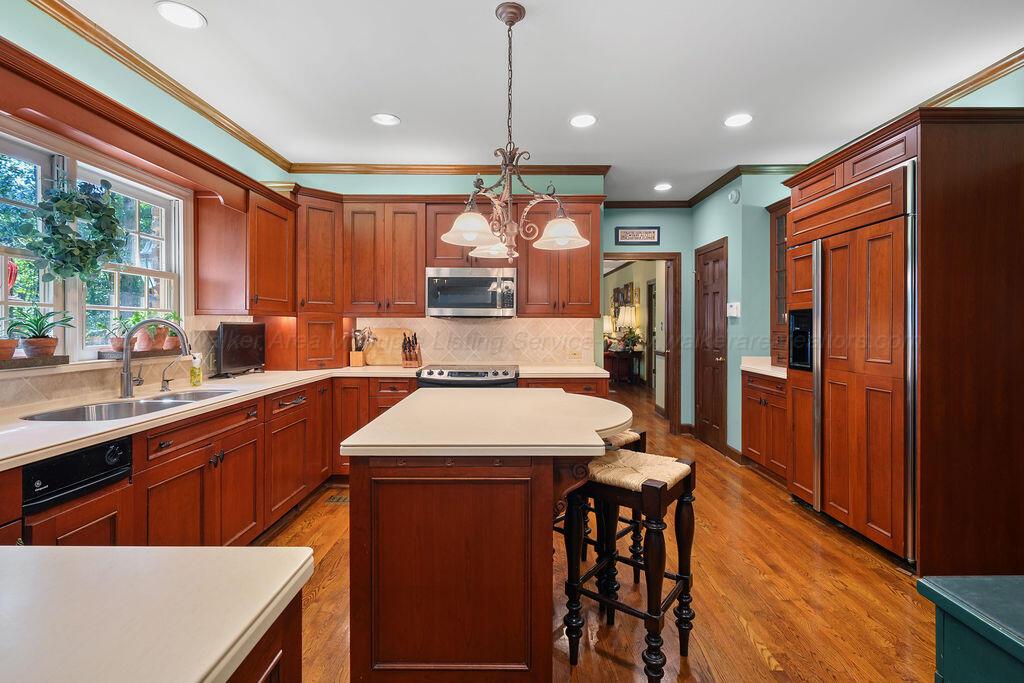 601 GLEN OAKS Cir