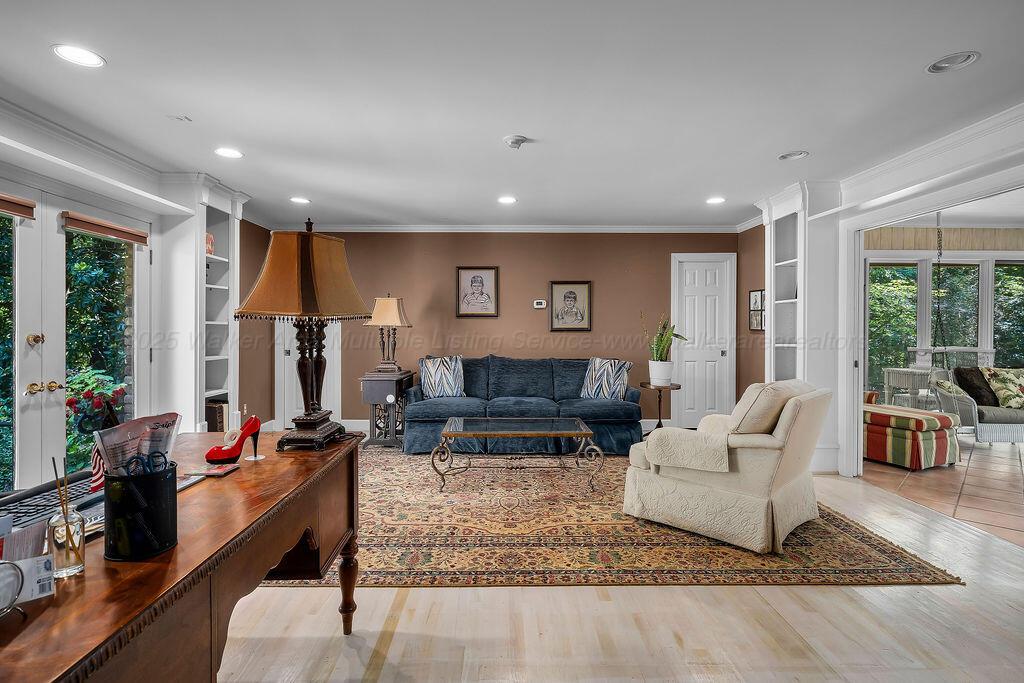 601 GLEN OAKS Cir