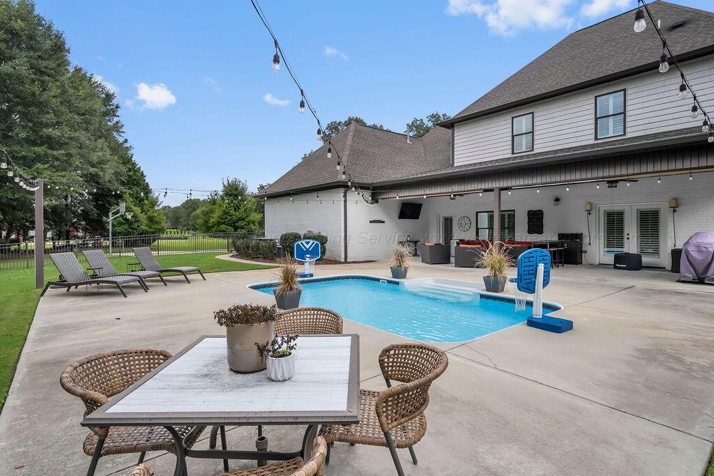 2361 HIDDEN RIDGE Ln