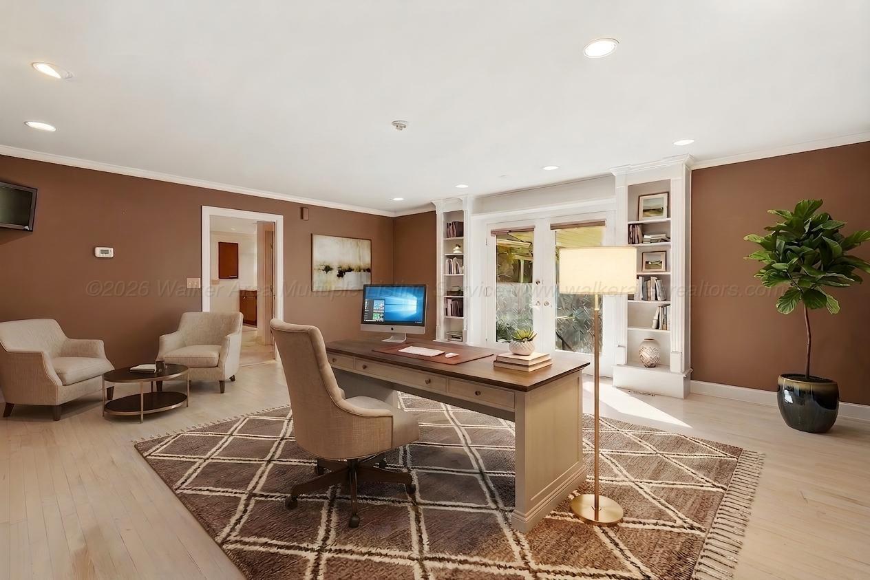601 GLEN OAKS Cir