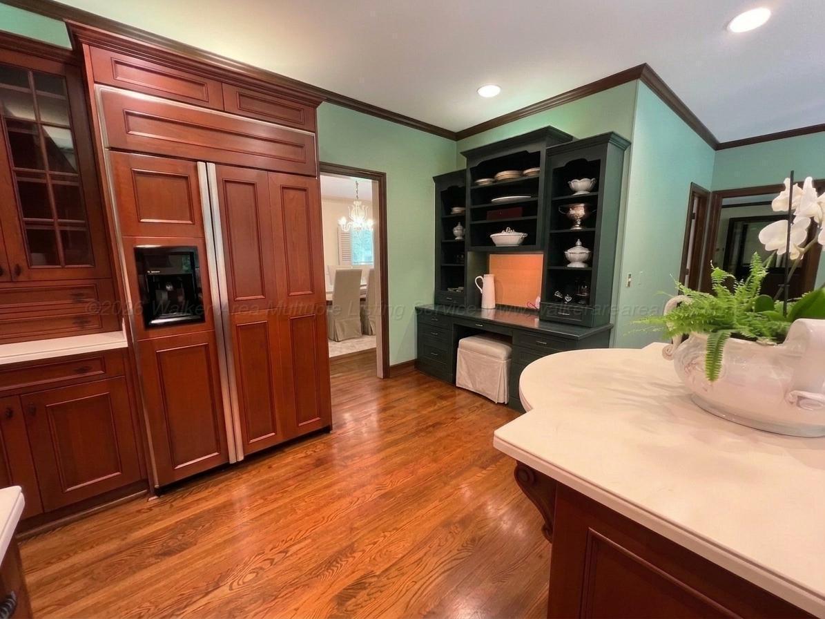 601 GLEN OAKS Cir