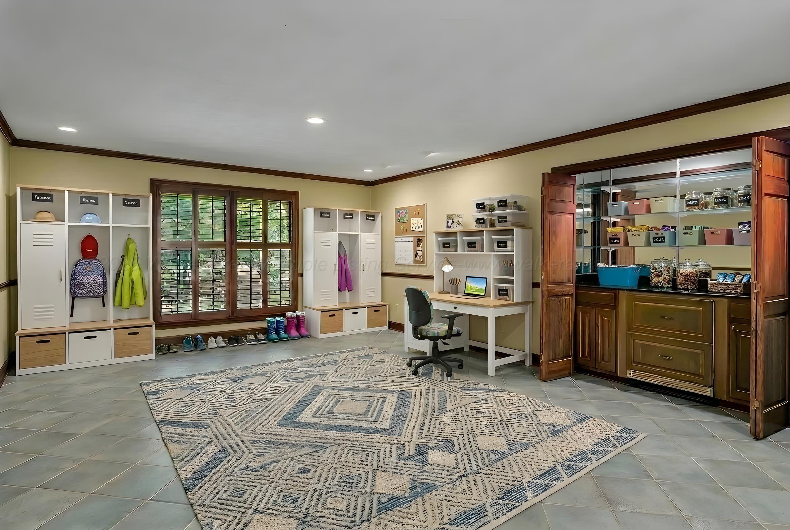 601 GLEN OAKS Cir