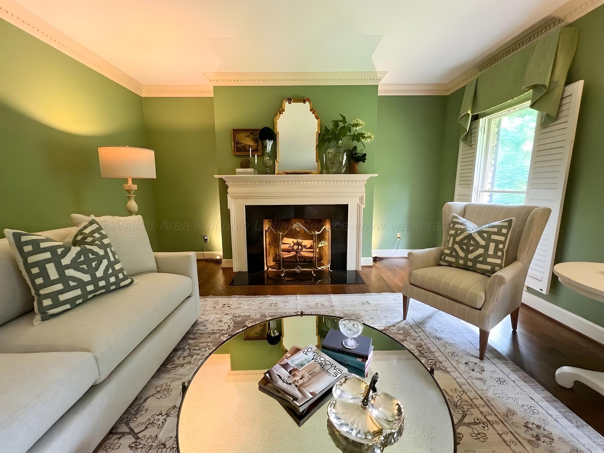 601 GLEN OAKS Cir