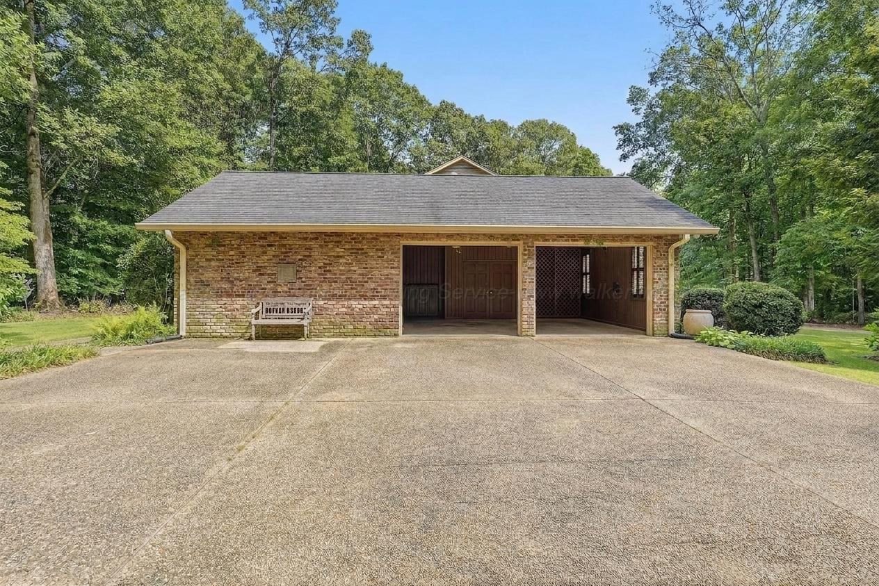 601 GLEN OAKS Cir