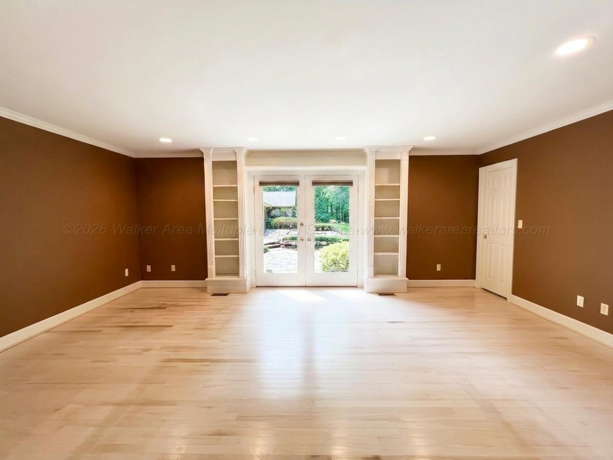 601 GLEN OAKS Cir