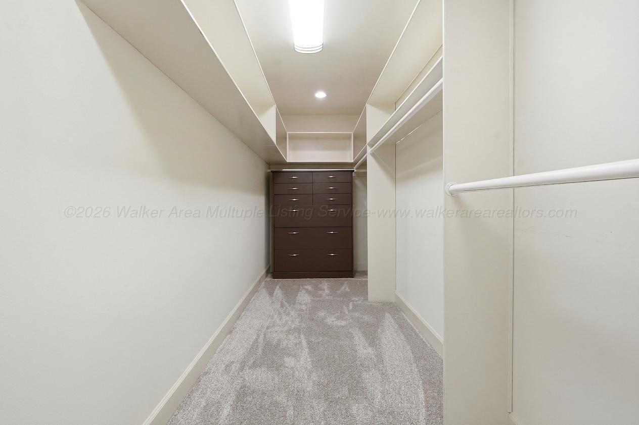 601 GLEN OAKS Cir