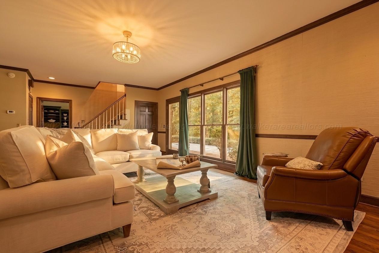 601 GLEN OAKS Cir
