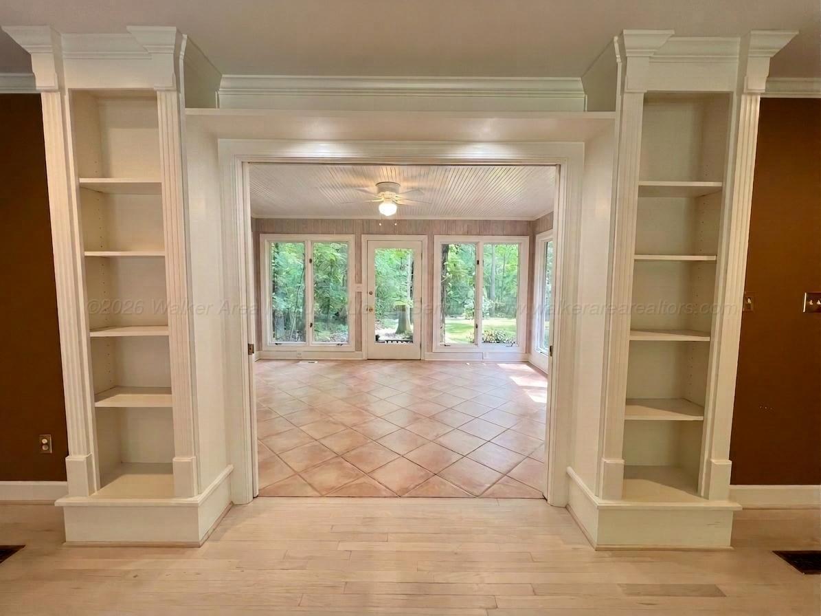 601 GLEN OAKS Cir