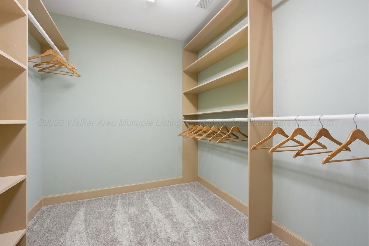 601 GLEN OAKS Cir