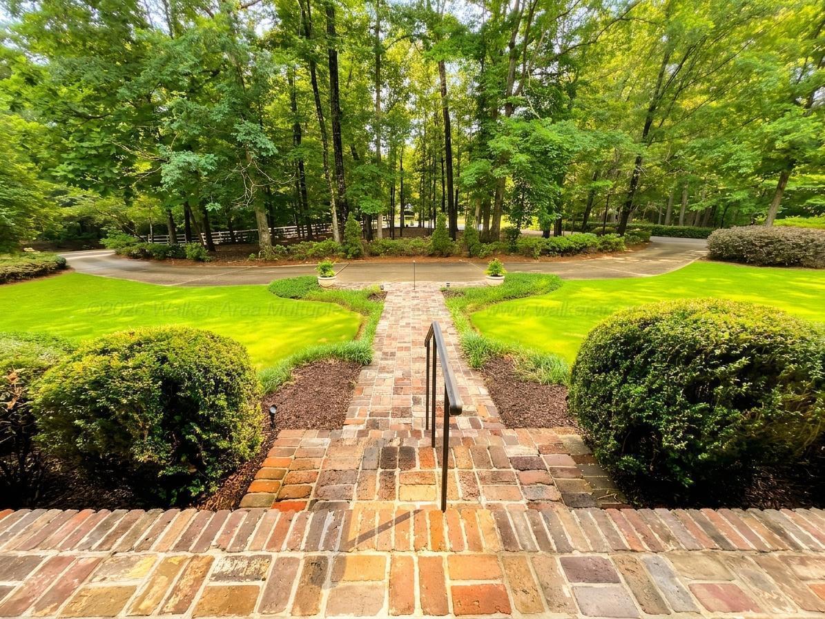 601 GLEN OAKS Cir