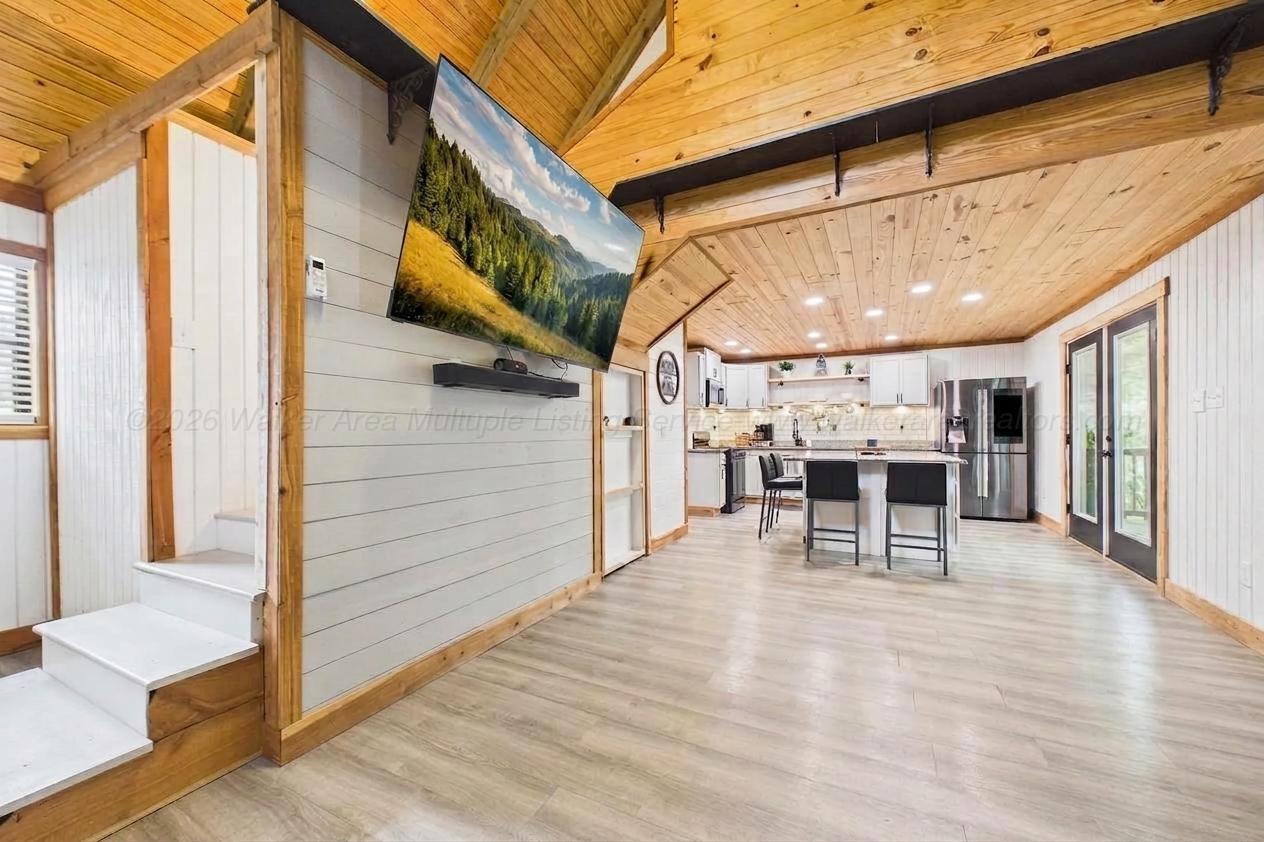 1083 COUNTY ROAD 3908