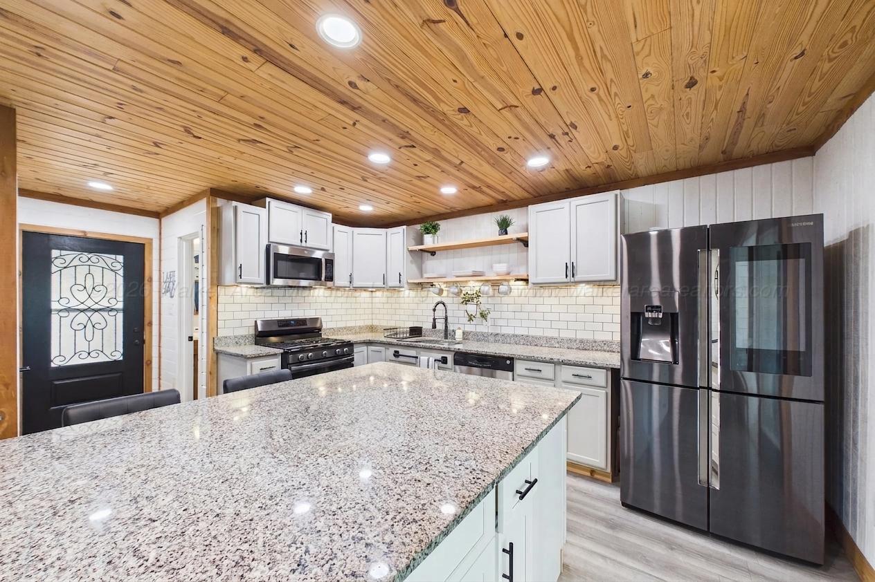 1083 COUNTY ROAD 3908