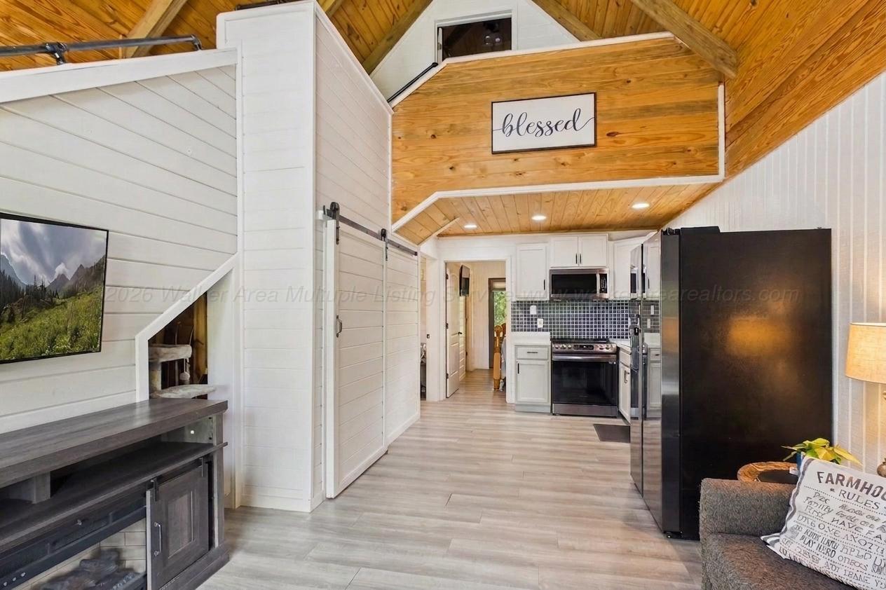 1083 COUNTY ROAD 3908