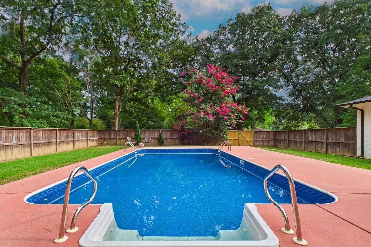 301 CHEROKEE Cir
