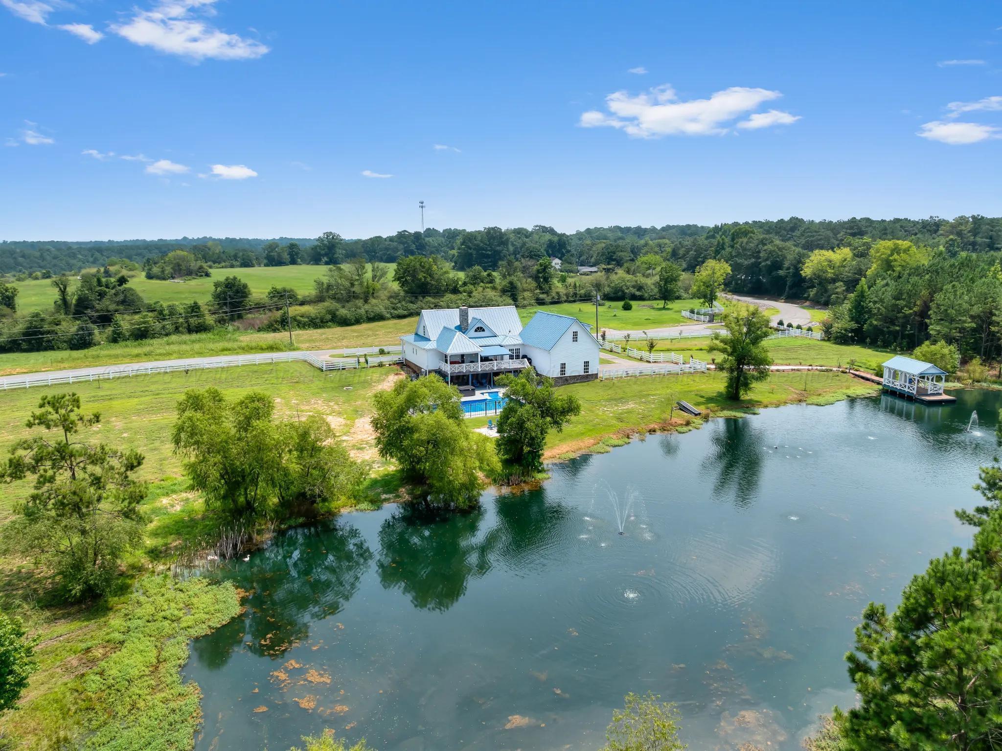 241 BLUEGRASS Ln