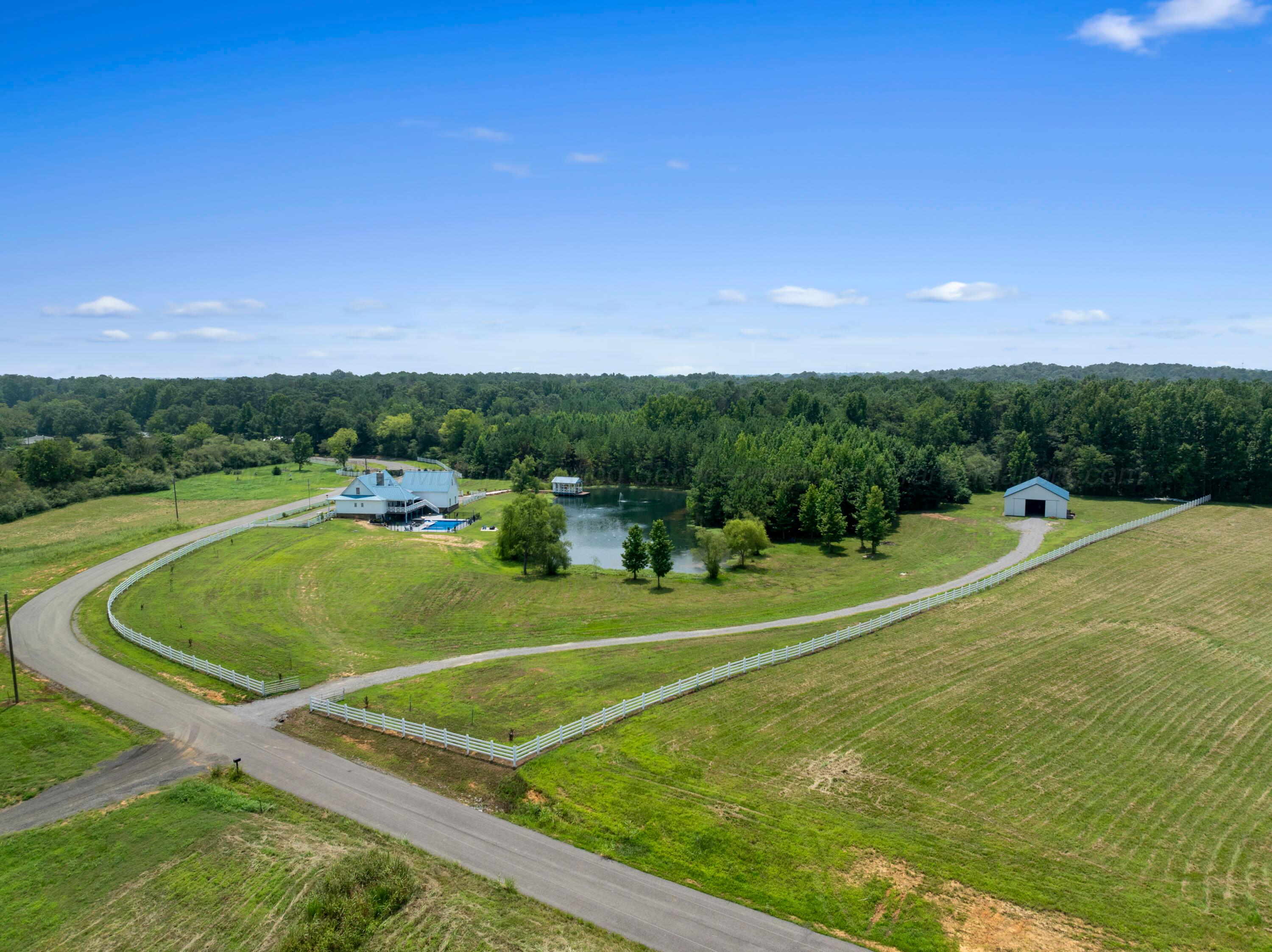 241 BLUEGRASS Ln