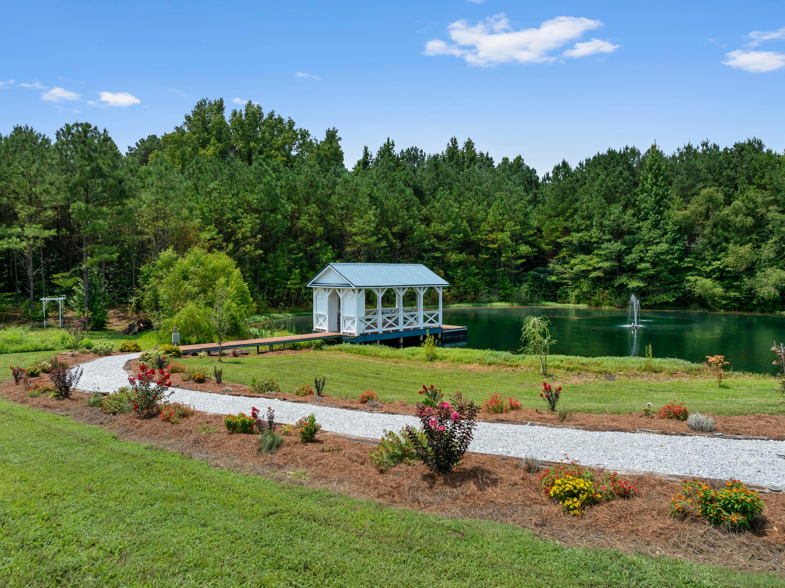 241 BLUEGRASS Ln