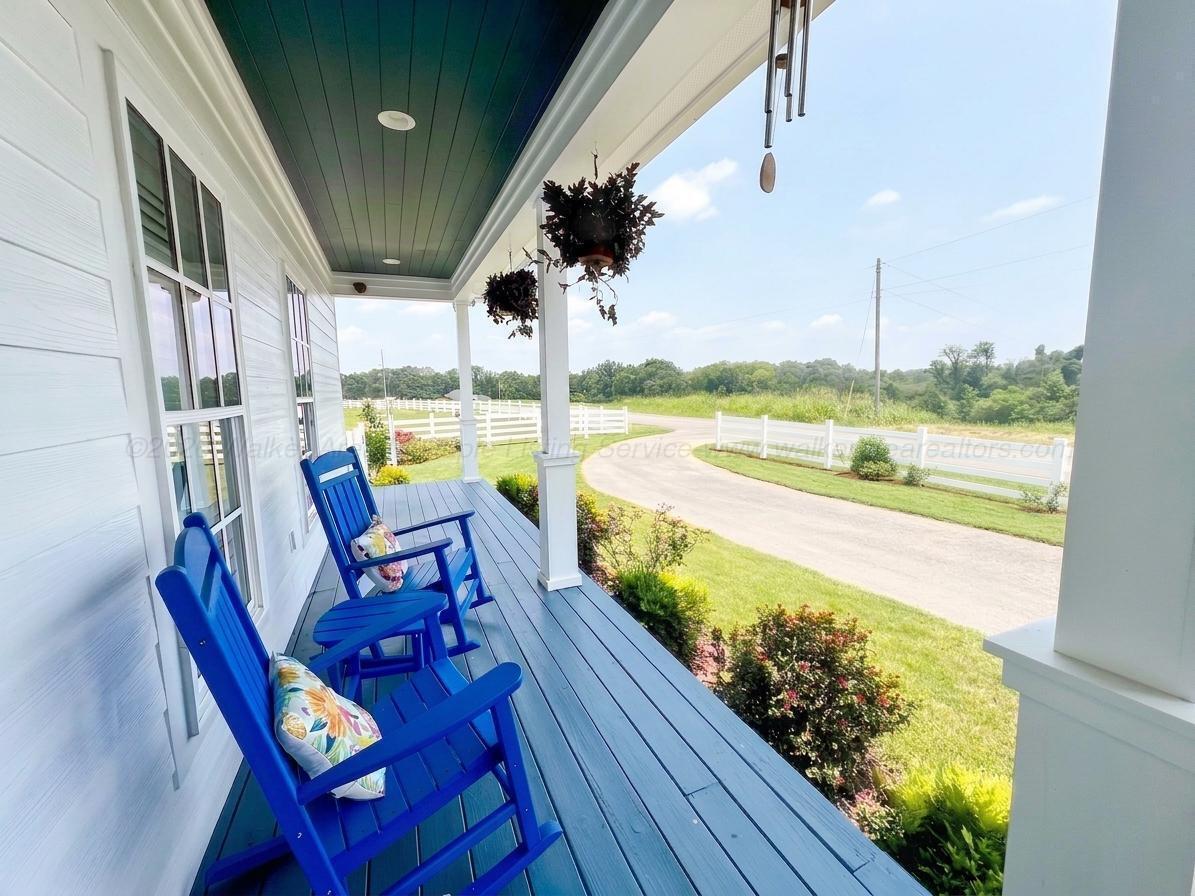 241 BLUEGRASS Ln