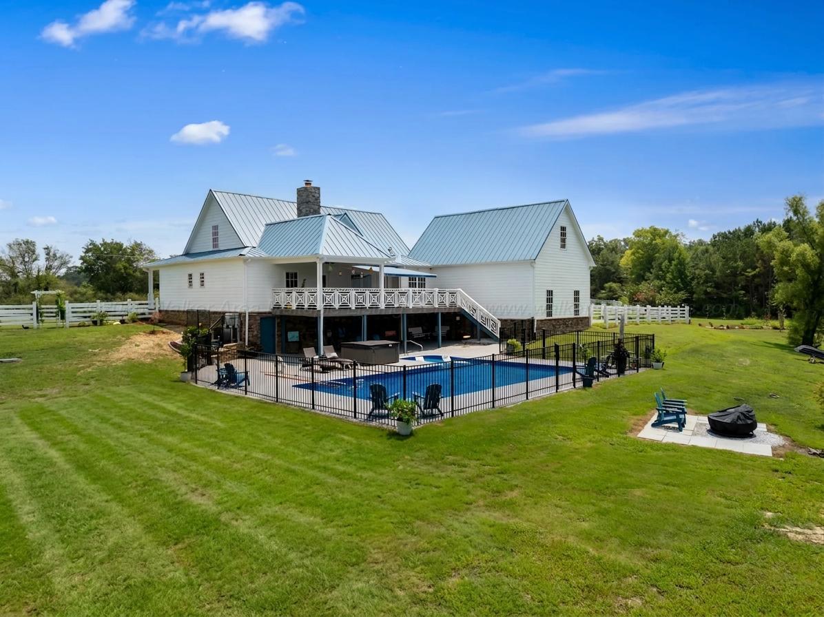 241 BLUEGRASS Ln