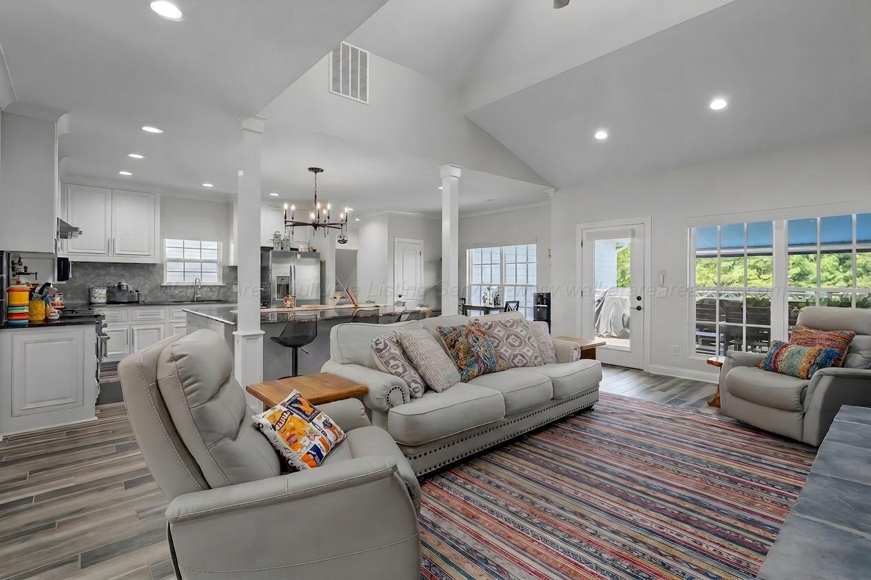 241 BLUEGRASS Ln
