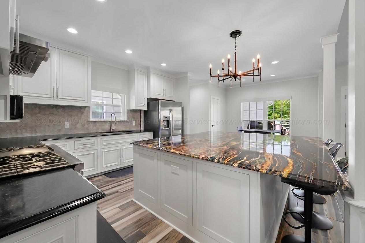 241 BLUEGRASS Ln