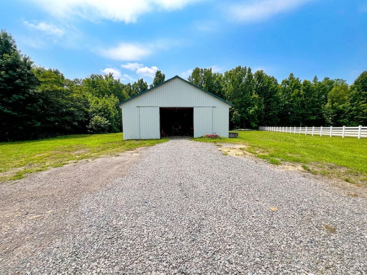 241 BLUEGRASS Ln