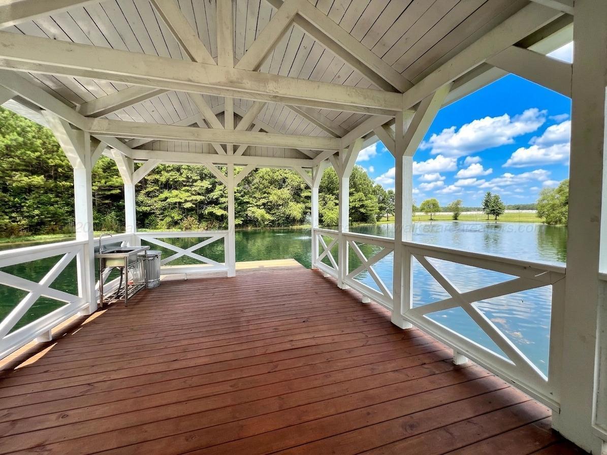 241 BLUEGRASS Ln