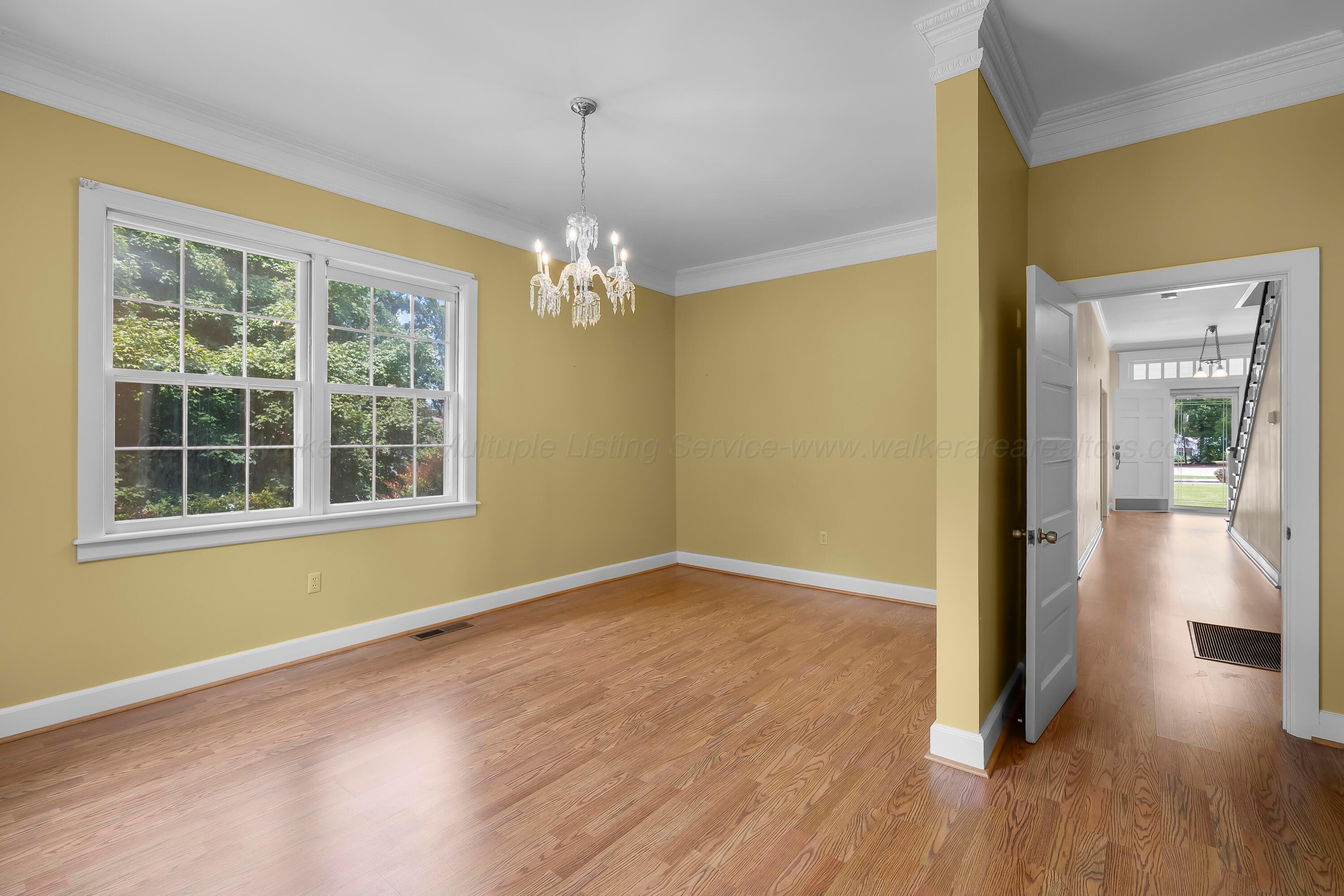 910 W 14TH Ave