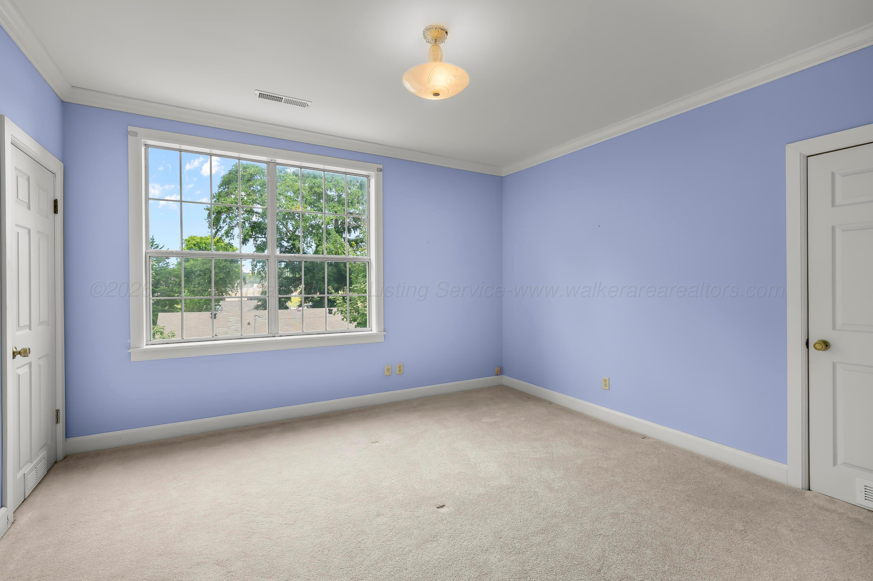 910 W 14TH Ave