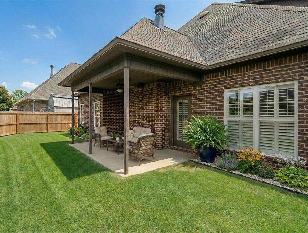 104 MEADOW Way