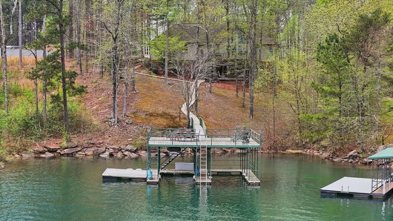 553 SOUTH POINTE Dr