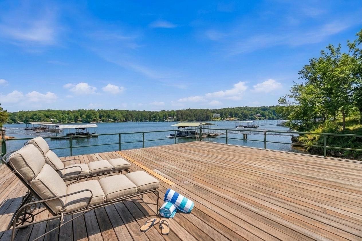 553 SOUTH POINTE Dr
