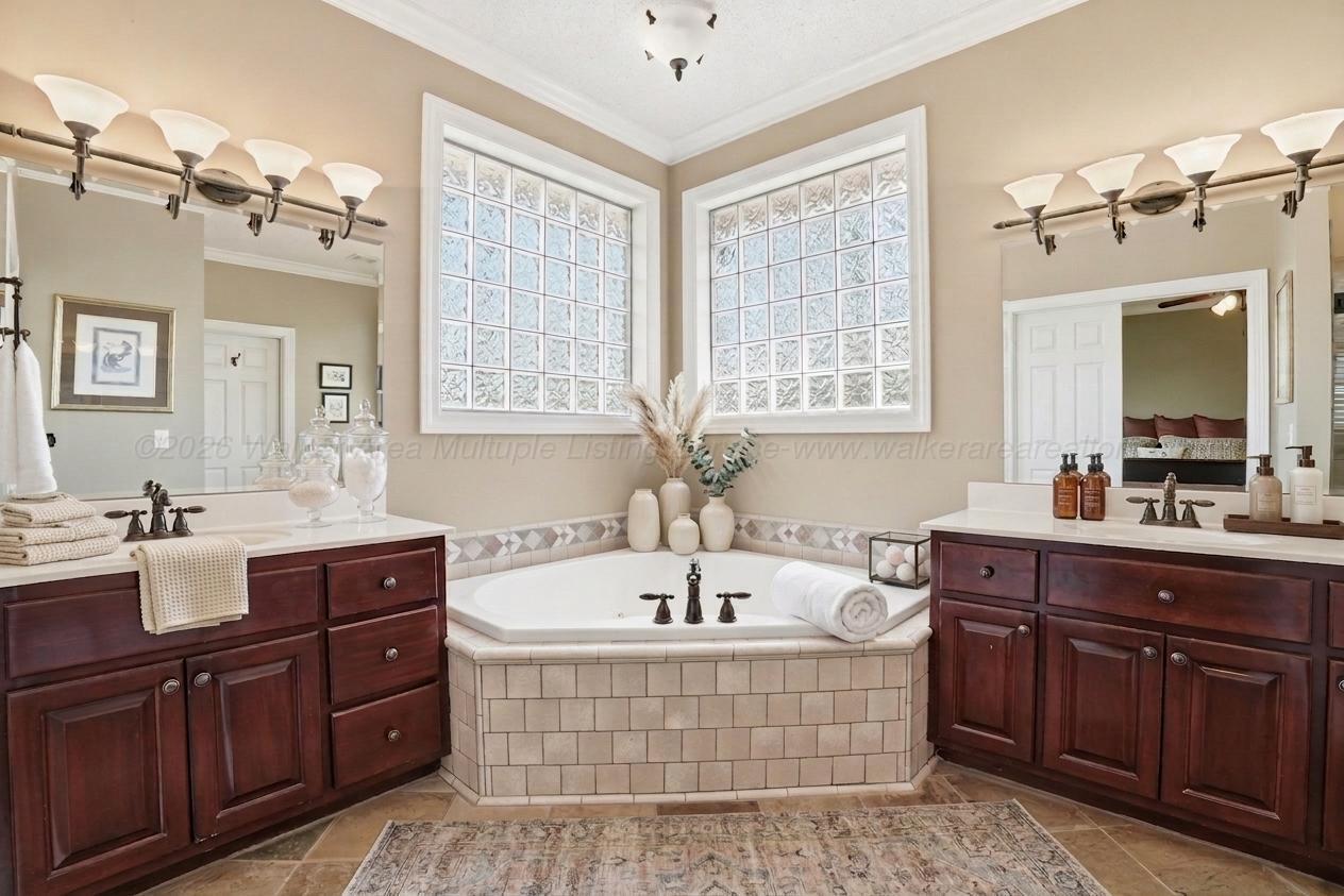 553 SOUTH POINTE Dr