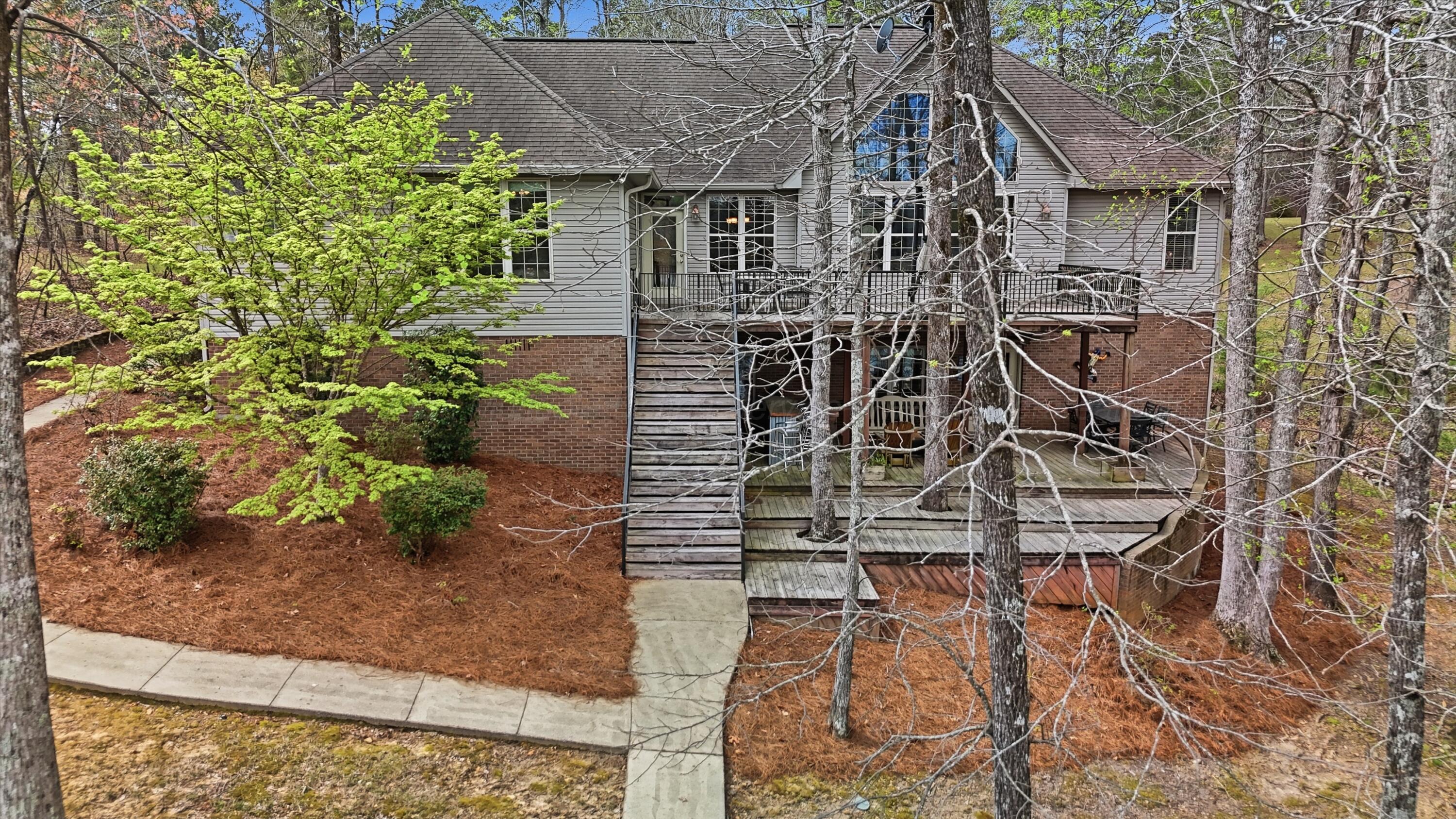 553 SOUTH POINTE Dr