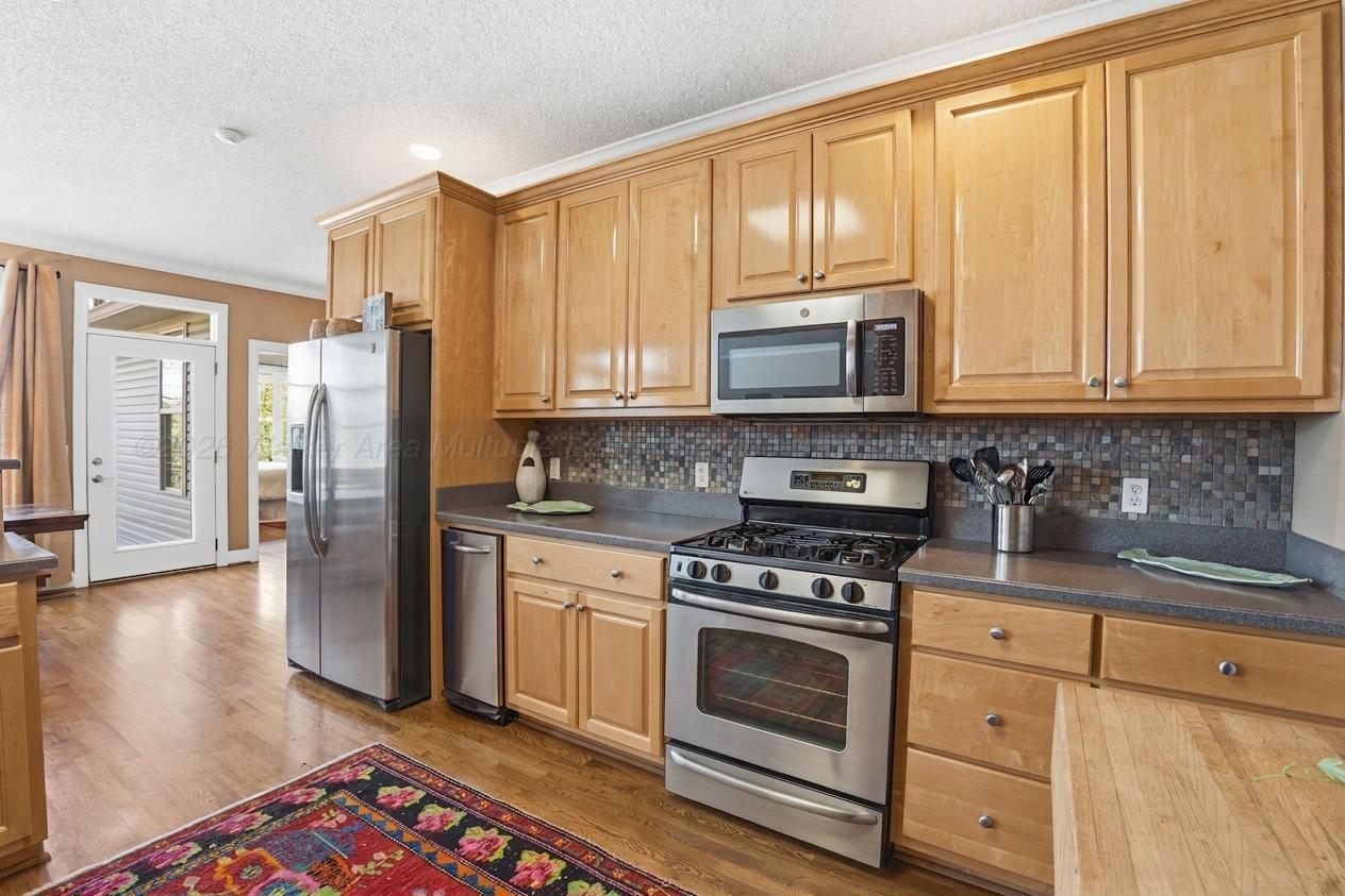 553 SOUTH POINTE Dr