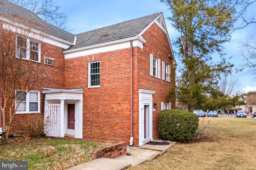 1415 MARTHA CUSTIS DRIVE