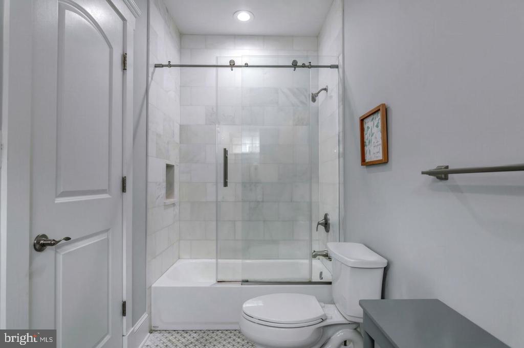 10704 WARWICK AVENUE Unit: A