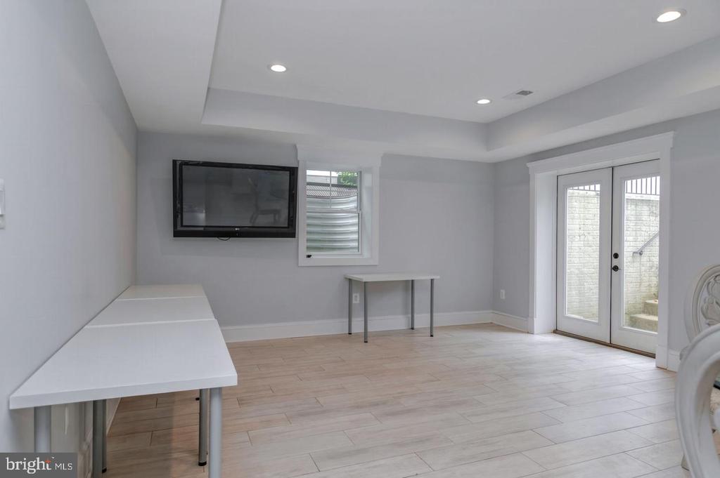 10704 WARWICK AVENUE Unit: A