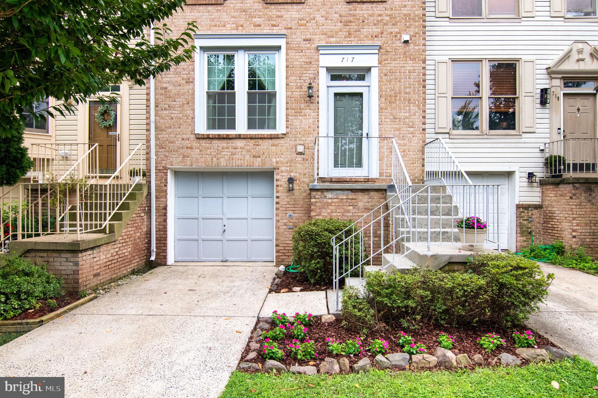 717 Herndon Woods Ct